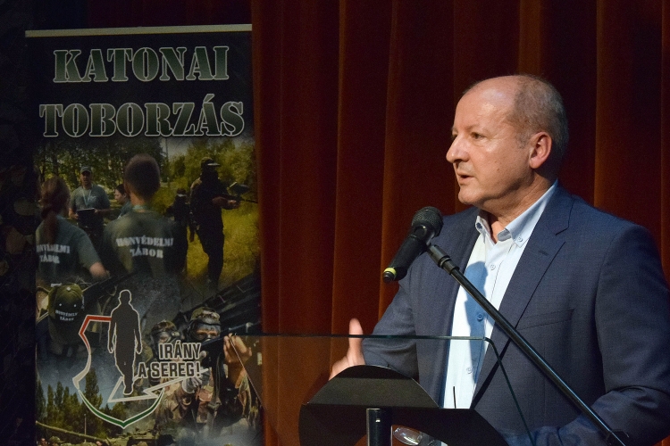 Simicskó István: A legfontosabb, hogy szeressék a magyar fiatalok a ...